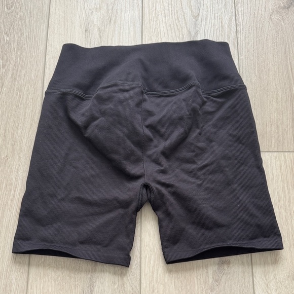 Alo 5” Seamless Ribbed Favorite Short - Picture 3 of 4